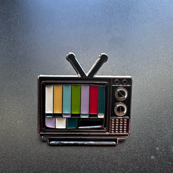 vintage Television 📺 pin - Picture 2 of 5